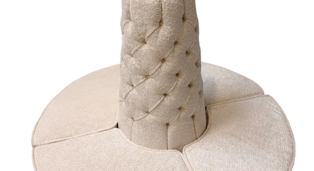 Hollywood Regency Round Banquet Settee Tufted Lobby Sofa in Bouclé, 1980s